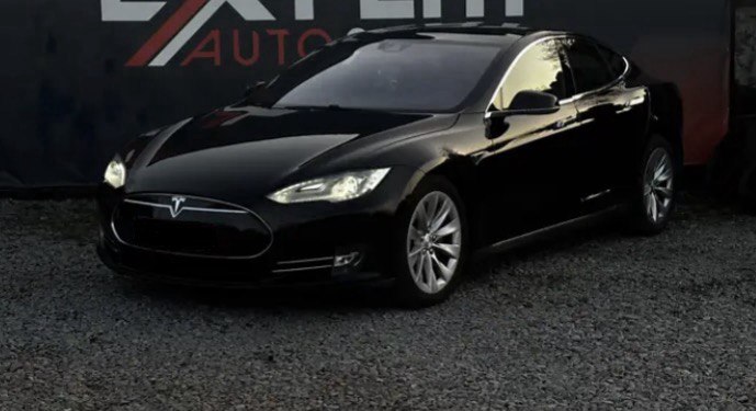 Tesla Model S 2015